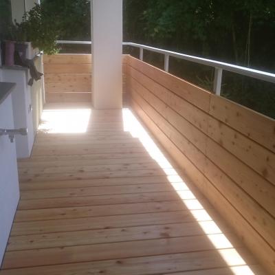 Obklad balkónu s nikou, sibiřský modřín