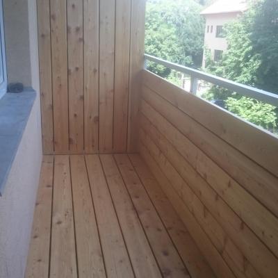 Obklad malého balkónu Sibiřský modřín