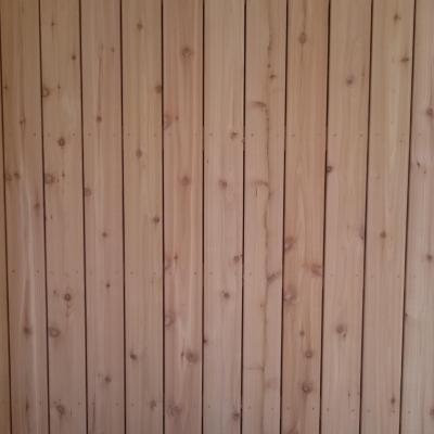 Obklad z Cedru červeného u vchodu do domu