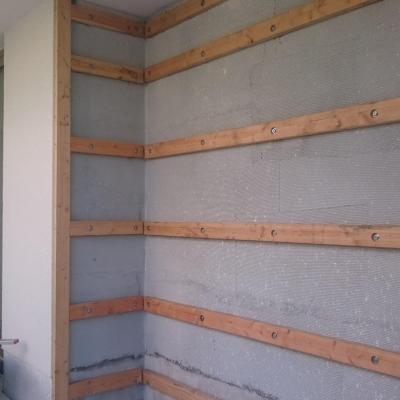 Obklad z Cedru červeného u vchodu do domu