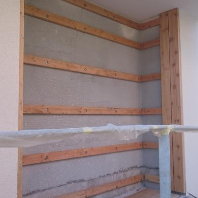 Obklad z Cedru červeného u vchodu do domu