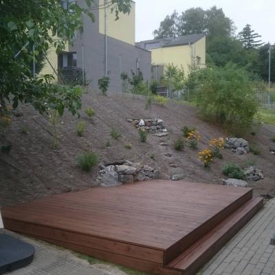 Terasa pro výřivku ze Sibiřského modřínu sukatý hladký. Barva oleje - OSMO šedý