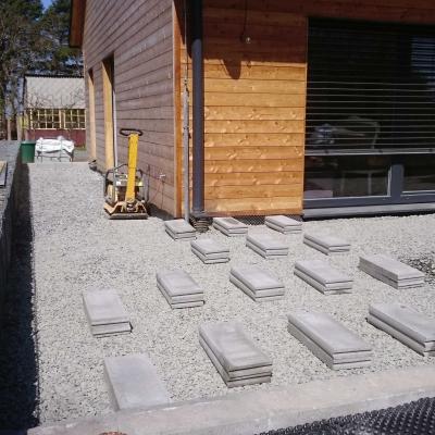 Terasa ze sibiřského modřínu u rodinného domu