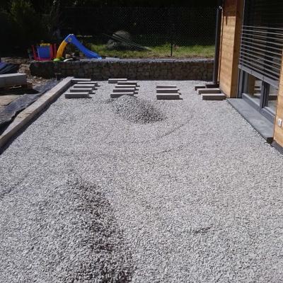 Terasa ze sibiřského modřínu u rodinného domu