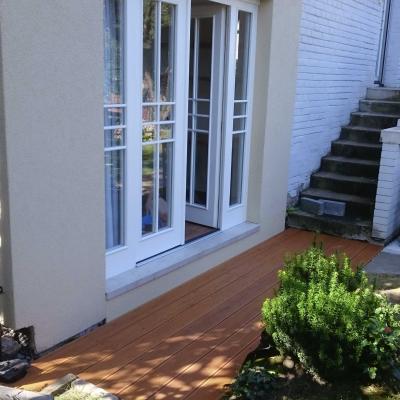 Teráska ze Sibiřského modřínu drážkovaný. Barva oleje - OSMO modřín neutrál