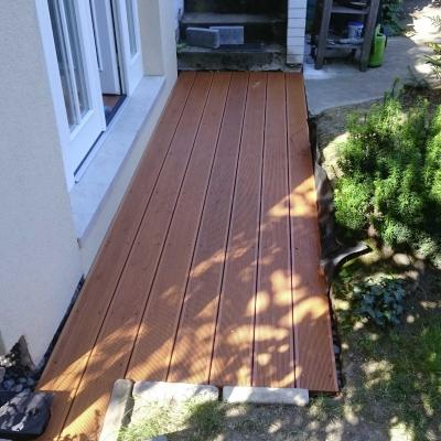 Teráska ze Sibiřského modřínu drážkovaný. Barva oleje - OSMO modřín neutrál