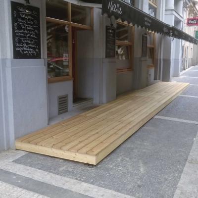 Zahradní teráska pro hosty Sibiřský modřín drážkovaný. Barva oleje - OSMO bezbarvý