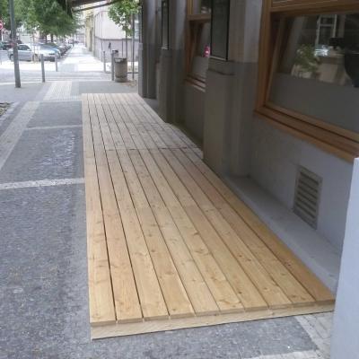 Zahradní teráska pro hosty Sibiřský modřín drážkovaný. Barva oleje - OSMO bezbarvý