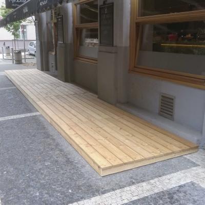 Zahradní teráska pro hosty Sibiřský modřín drážkovaný. Barva oleje - OSMO bezbarvý