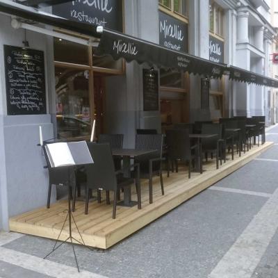 Zahradní teráska pro hosty Sibiřský modřín drážkovaný. Barva oleje - OSMO bezbarvý