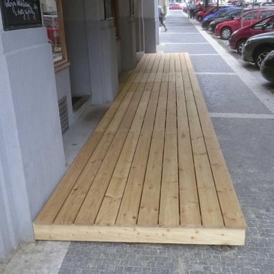 Zahradní teráska pro hosty Sibiřský modřín drážkovaný. Barva oleje - OSMO bezbarvý