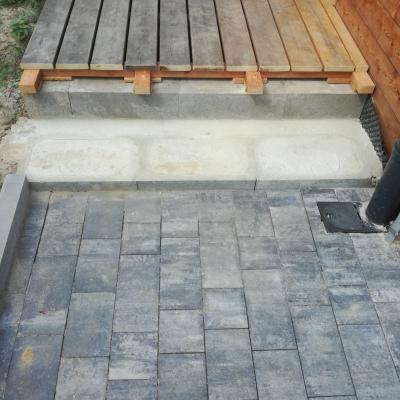 Obložení schodu u starší terasy - Sibiřský modřín