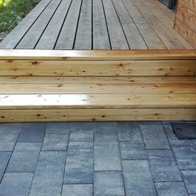 Obložení schodu u starší terasy - Sibiřský modřín