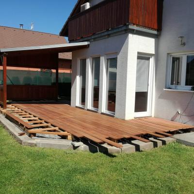 Terasa z části zastřešená - Masseranduba