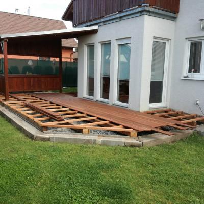 Terasa z části zastřešená - Masseranduba