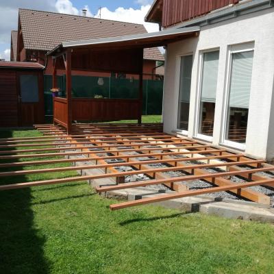 Terasa z části zastřešená - Masseranduba