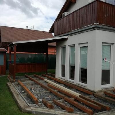 Terasa z části zastřešená - Masseranduba